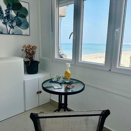 Apartamento A Pie De Playa. Cadiz Bagian luar foto