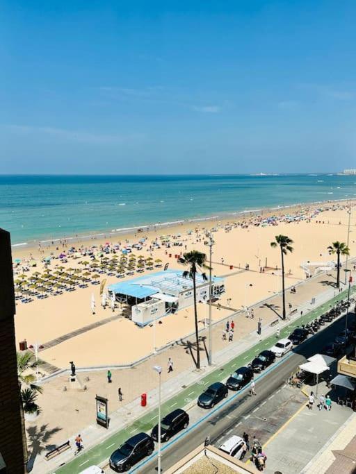 Apartamento A Pie De Playa. Cadiz Bagian luar foto